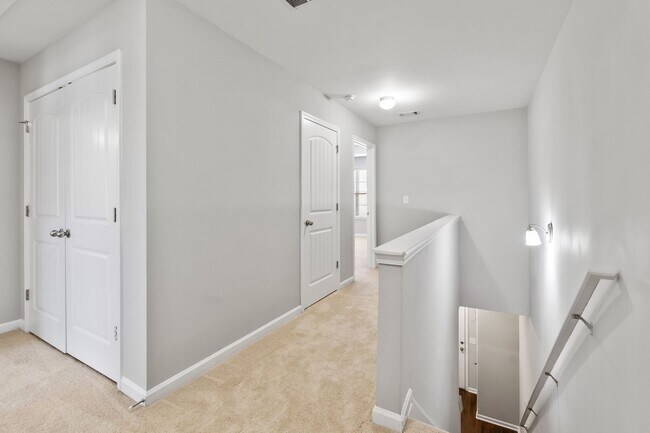 Building Photo - 3 Bedroom Townhome in Stonecrest!