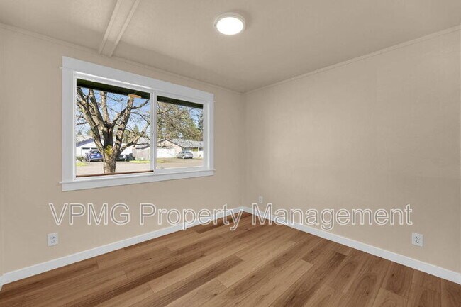 Building Photo - 14907 NE 34th St