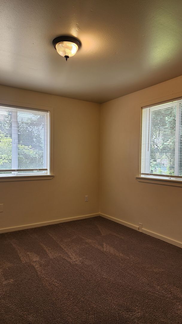 Building Photo - Steilacoom 4 Bedroom + Bonus Room!