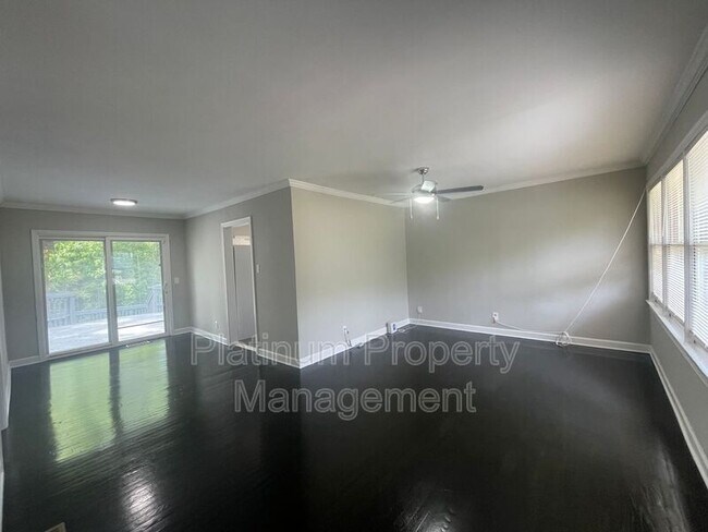 Building Photo - 3485 Maplehurst Dr