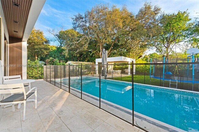 Building Photo - 2572 NE 182nd Terrace