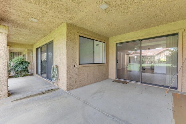 Building Photo - 14 Presidio Pl