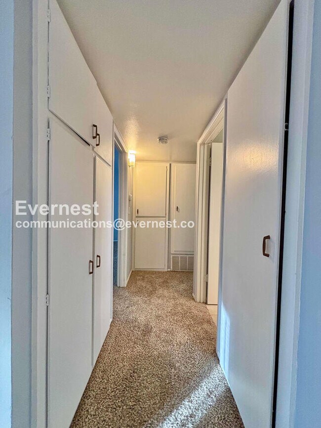 Building Photo - 28848 Del Monte Dr