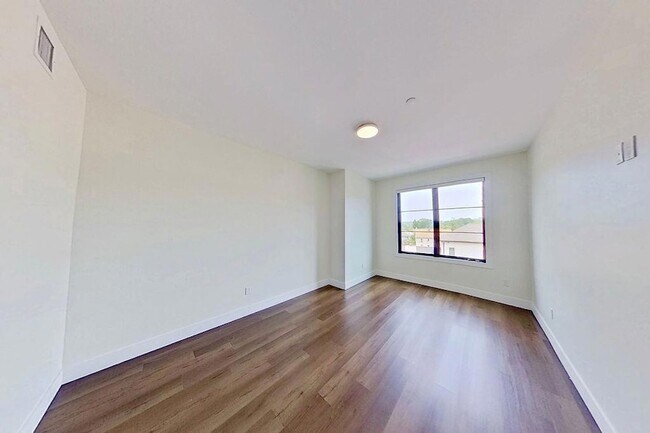 Building Photo - 185-191 Ashford Avenue Unit 12