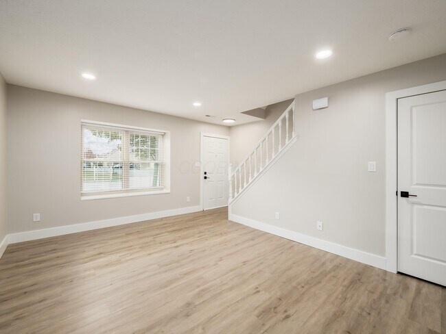 Building Photo - 631 Pebble Pl Dr