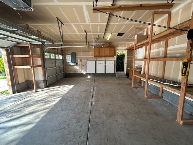 Building Photo - 212 Riverbend Ln