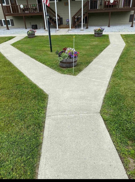 Building Photo - 708 Butternut Hill Rd