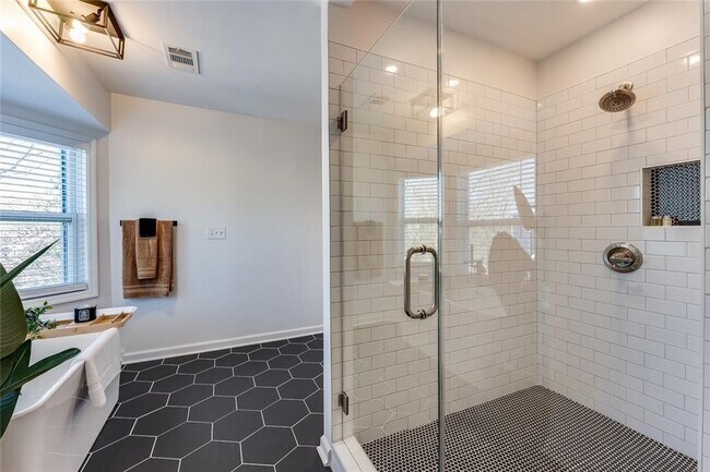 Building Photo - 5015 Laurel Springs Way SE