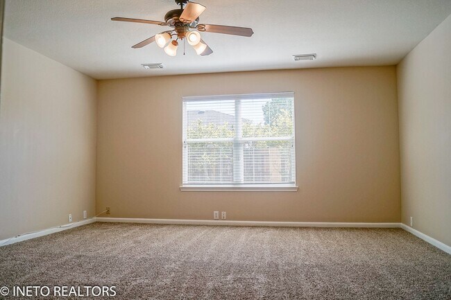 Building Photo - 2819 Foster Hill Dr