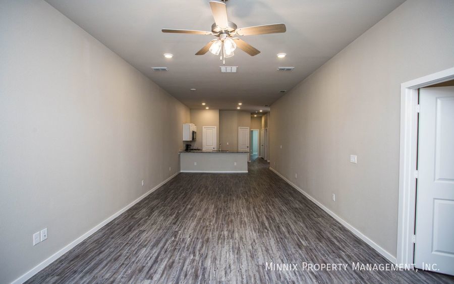 Building Photo - 2102 Langford Ave