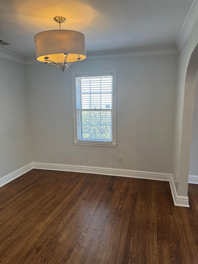 Building Photo - 193 Alexander St