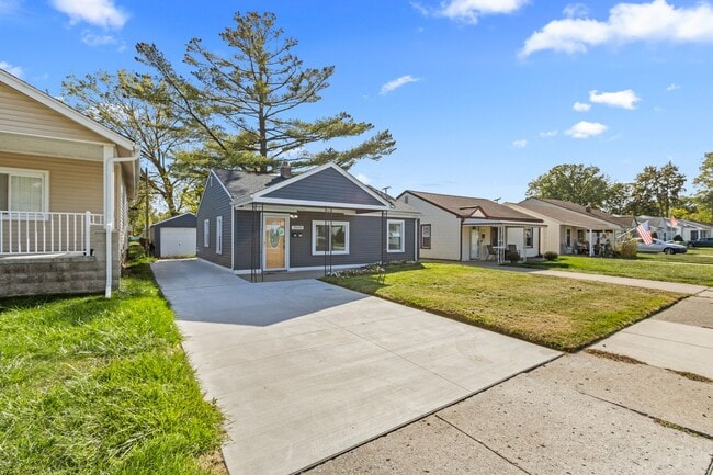 Building Photo - Beautifully Updated Ranch with large back ...