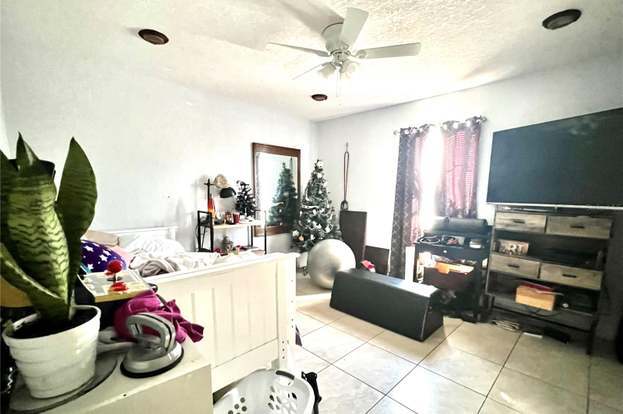 Building Photo - 12650 Kenwood Ln