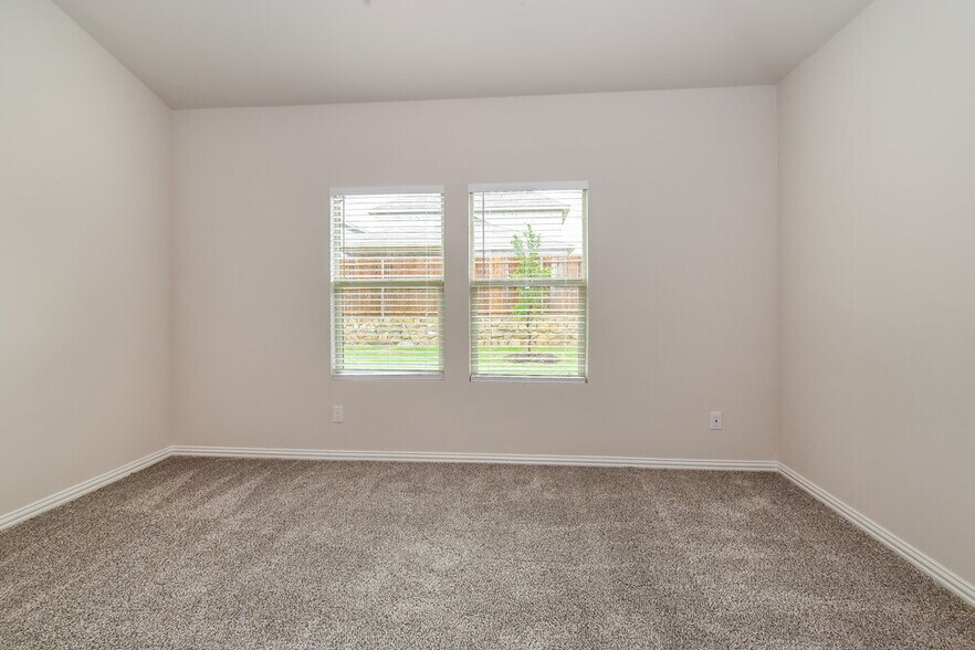 Building Photo - 1411 Rolling Fox Dr