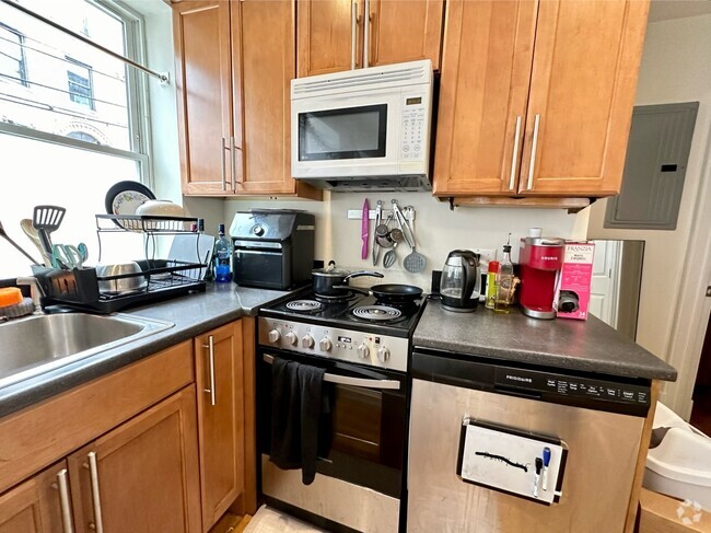 Building Photo - 836 Huntington Ave
