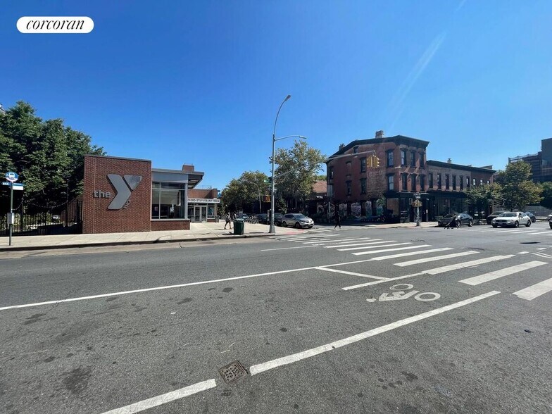Building Photo - 59 Monroe St