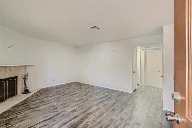 Building Photo - 1109 N Buffalo Dr