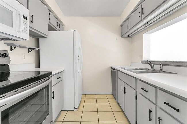 Building Photo - 305 Northlake Dr