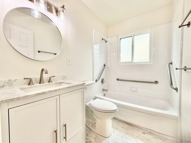 Building Photo - Renovated 3bed/2bath Linda Mar Rancher