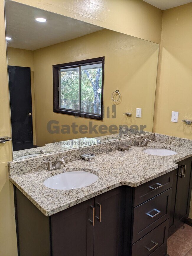 Building Photo - 163 Old Norton Rd