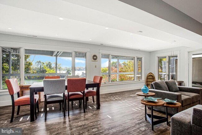 Building Photo - 125 Island View Dr