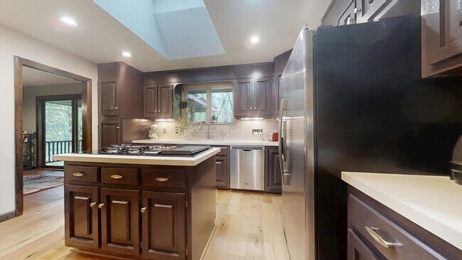 Building Photo - 45 Brentwood Rd