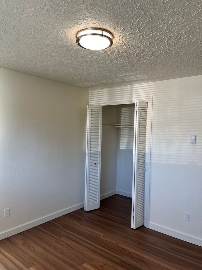 Building Photo - cap03 - NE 106th