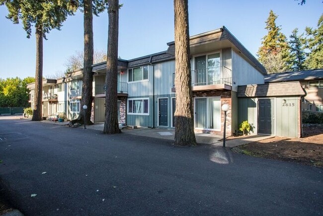 Building Photo - Remodeled 2x1 unit Ground level unit!