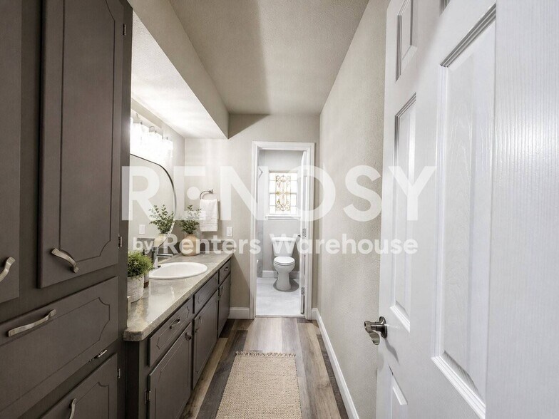 Building Photo - 9750 Hillis St