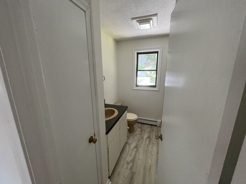 Building Photo - 136 Millard St