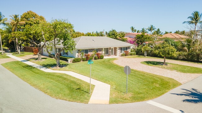 Building Photo - 401 NE 10th Terrace