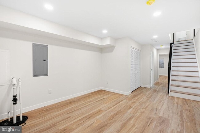 Building Photo - 1124 Dunton St