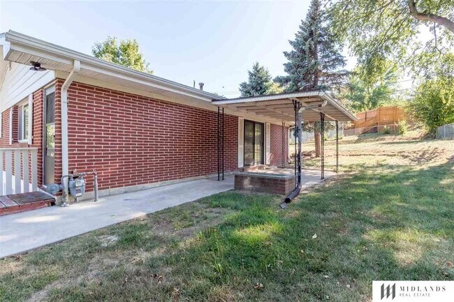 Building Photo - 3401 Sherwood Dr