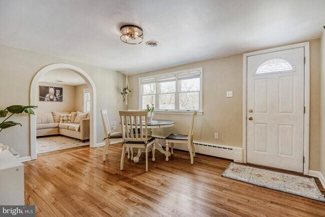 Building Photo - 1715 Tacoma Rd