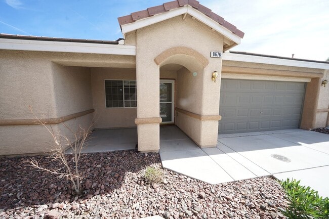 Building Photo - SHOWINGS AVAILABLE NOW