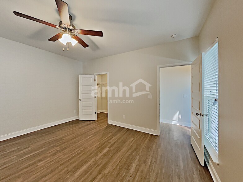 Building Photo - 5518 Central Grove Sq