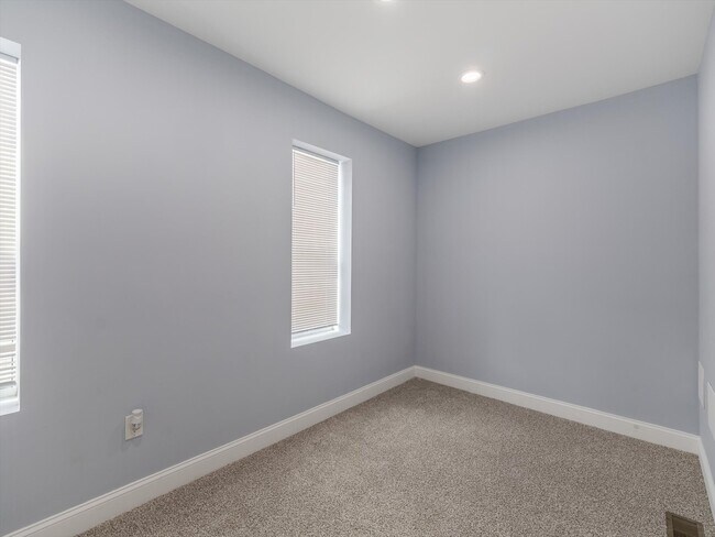 Building Photo - 19 Osborn St