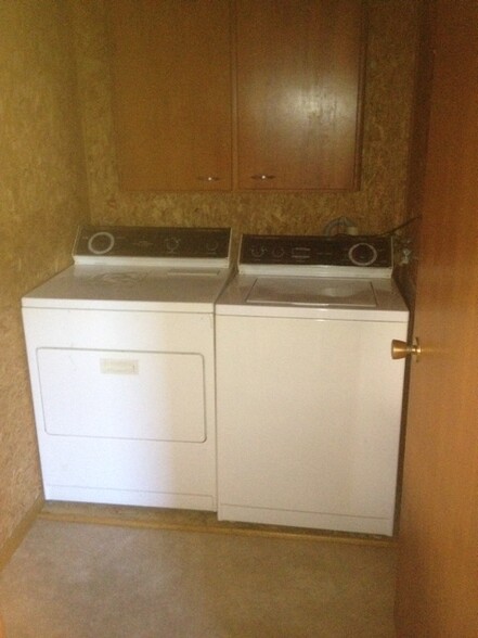 Laundry RM. - 125 6th St NE