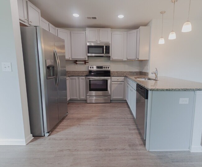 Building Photo - Cozy 3 Bedroom Home with Covered Patio
