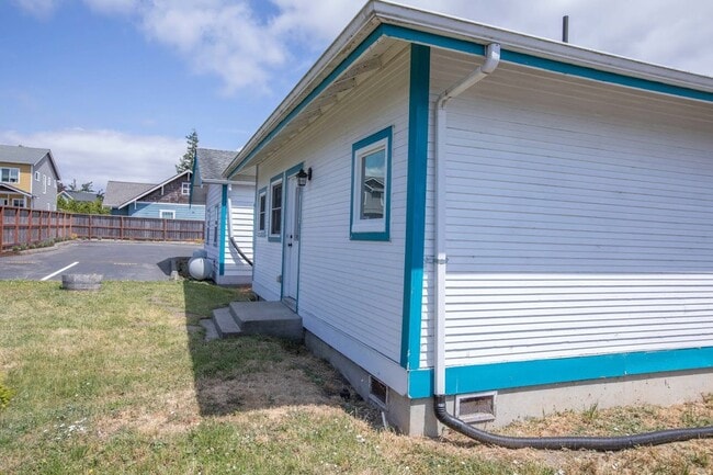 Building Photo - Move-In Now and Enjoy Summertime in Coupev...