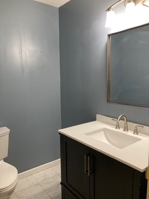 Powder room - 1806 Poplar Ct