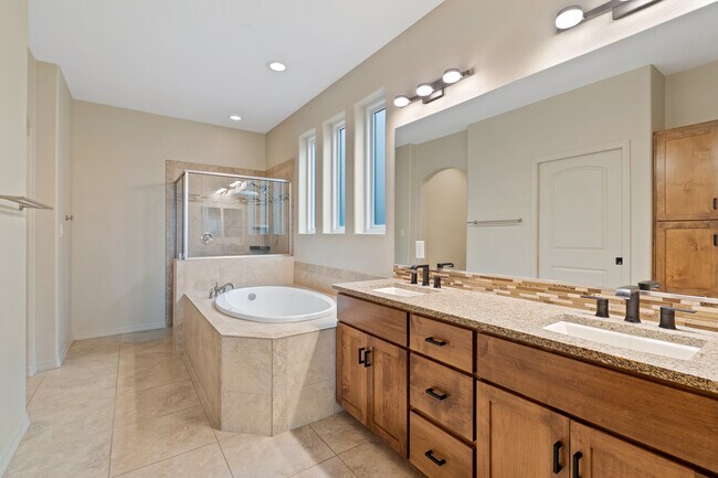 Building Photo - 1981 Sunview Ct