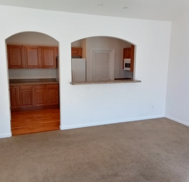 Building Photo - 623 Canyon Vista Way