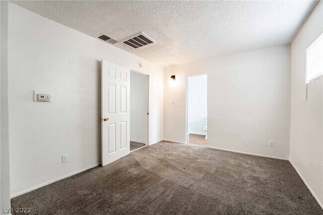 Building Photo - 2304 Sunrise Ave