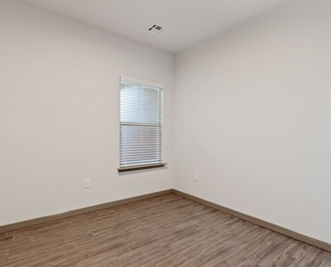 Building Photo - Brand New Townhome, offering $400.00 off the first months rent for units with a signed lease star...