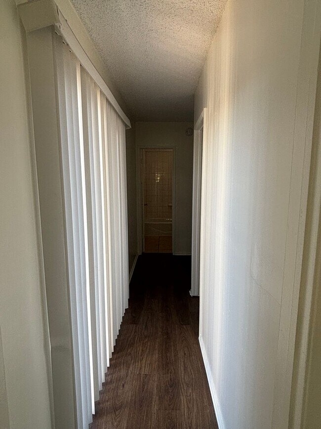 Building Photo - Spacious 4 Bed/2 Bath  Apartment for Rent in San Pedro