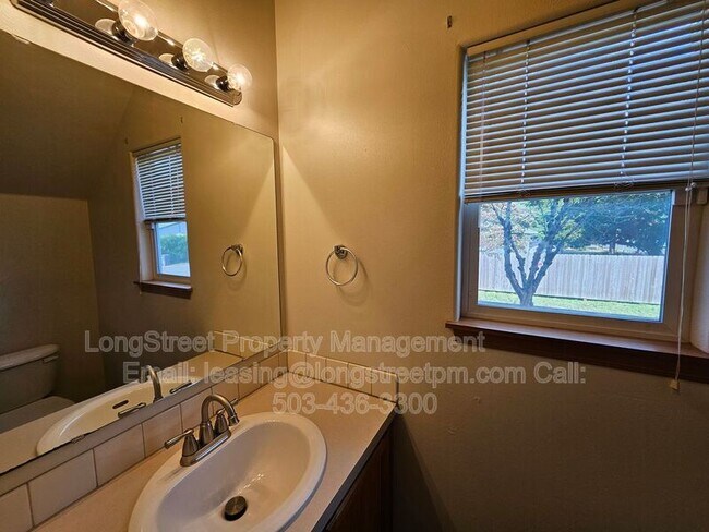 Building Photo - 7445 SE Crystal Springs Blvd