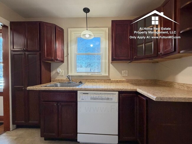 Building Photo - 707 Hollyhock Dr