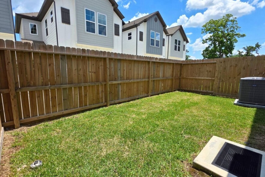 Building Photo - 8326 Curry Rd