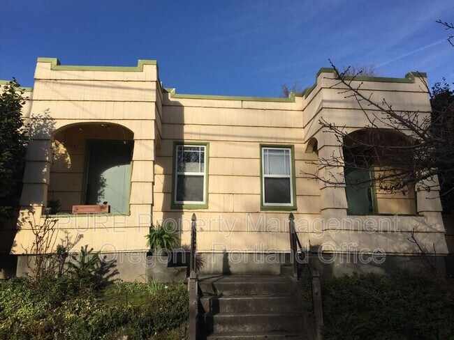 Primary Photo - 2415 SE Madison St
